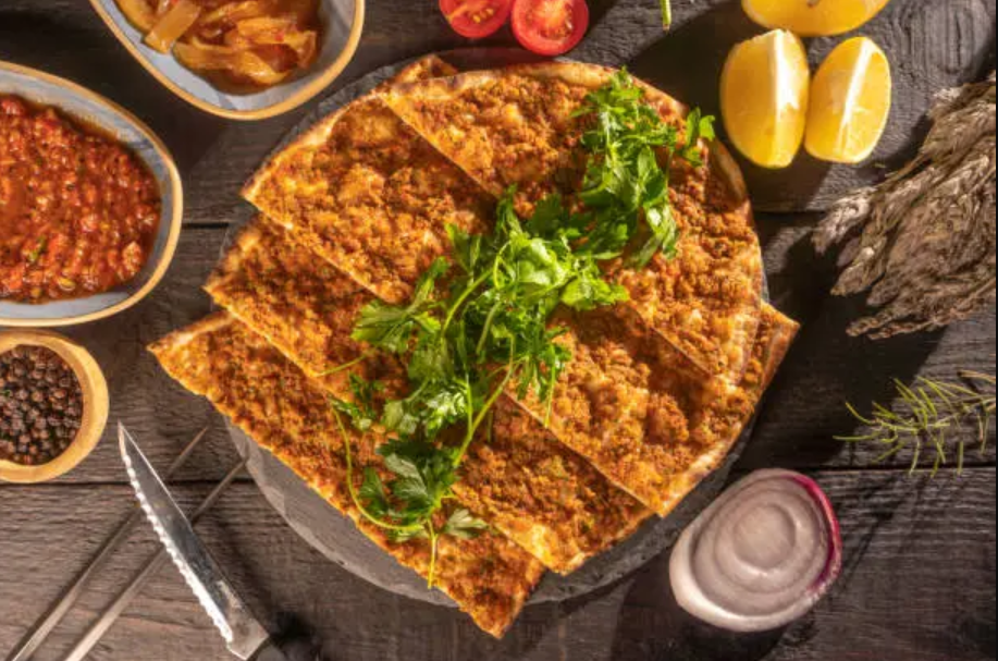 Лахмаджун – турска „пица“