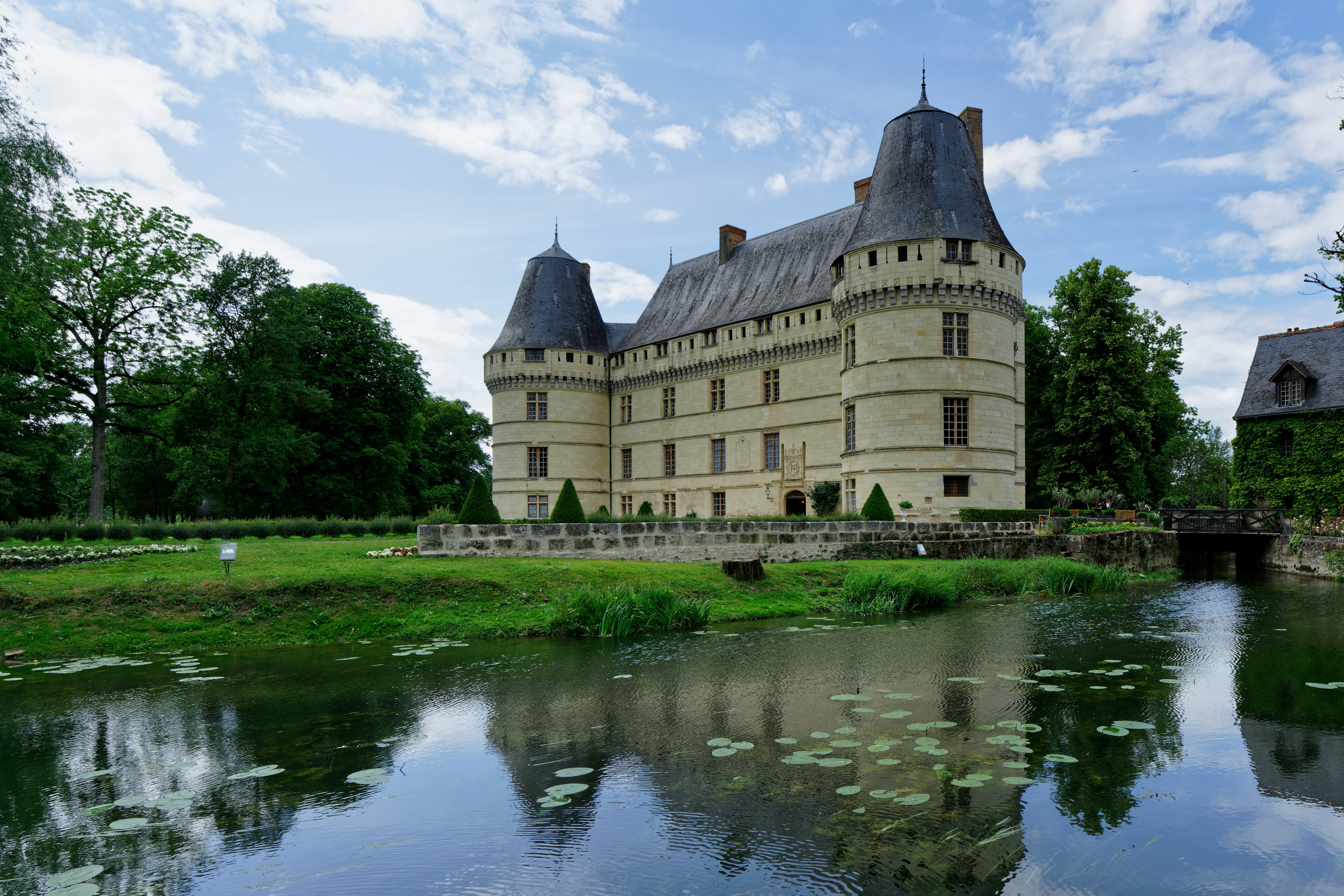 Азе-льо-Ридо – романтика върху вода