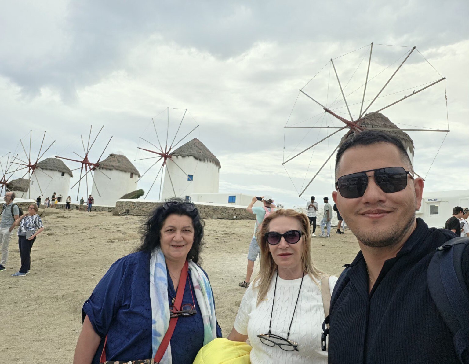 Николинка — Нина, рожденичката, другата Николинка и Слави